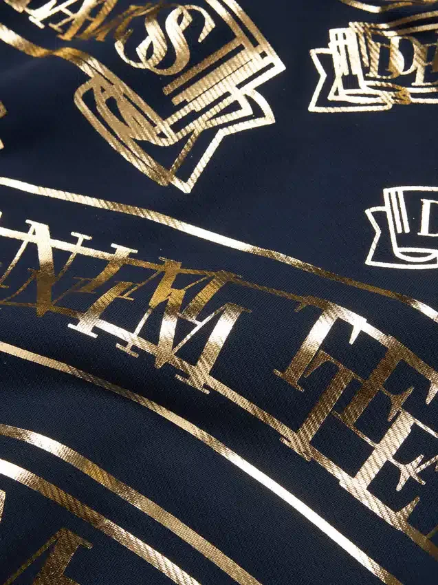 Bluza z okrągłym dekoltem ADG z nadrukiem banera – granatowa