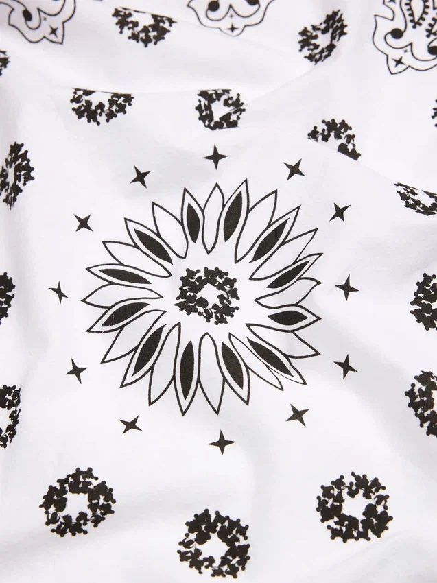 Cotton Wreath bandana with Paisley pattern and a wreath, white