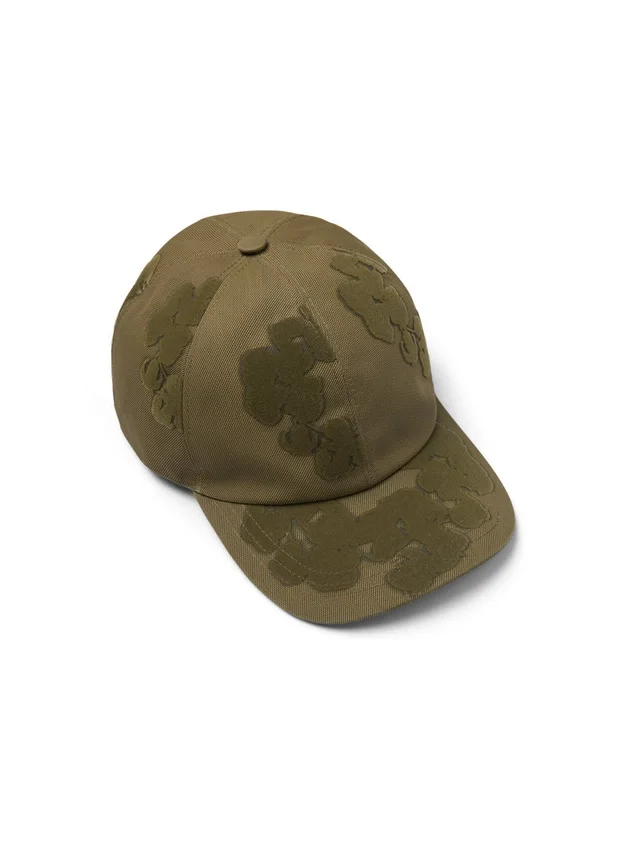 Czapka z flokowanym motywem „Cotton Wreath” w kolorze tan