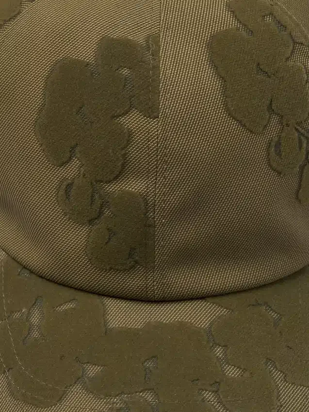 Czapka z flokowanym motywem „Cotton Wreath” w kolorze tan