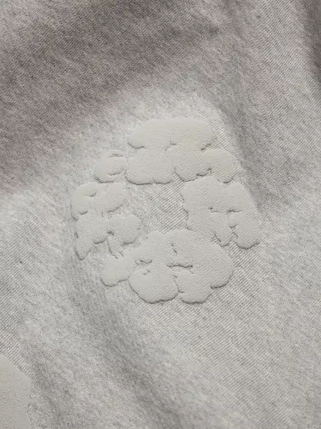 Szare bawełniane szorty z motywem Cotton Wreath