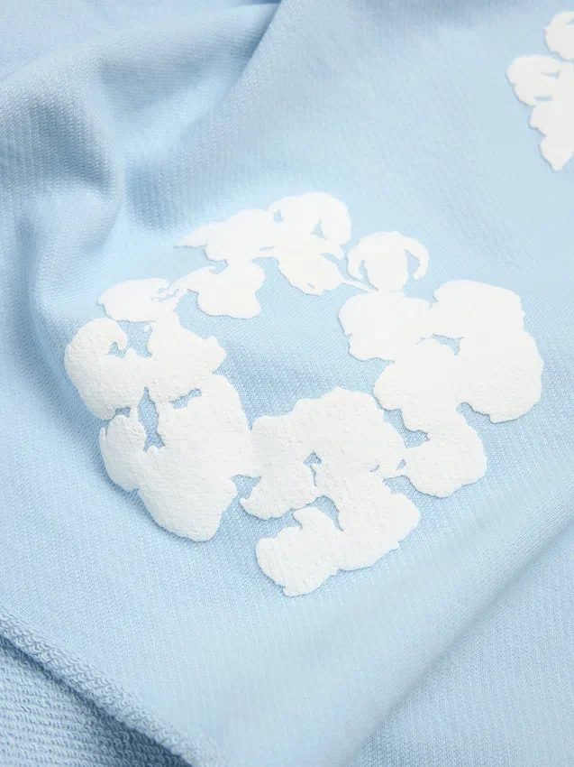 Szorty dresowe z motywem Cotton Wreath w kolorze pudrowym niebieskim